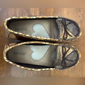 Kenzie 7.5M gold snakeskin driving moccasins